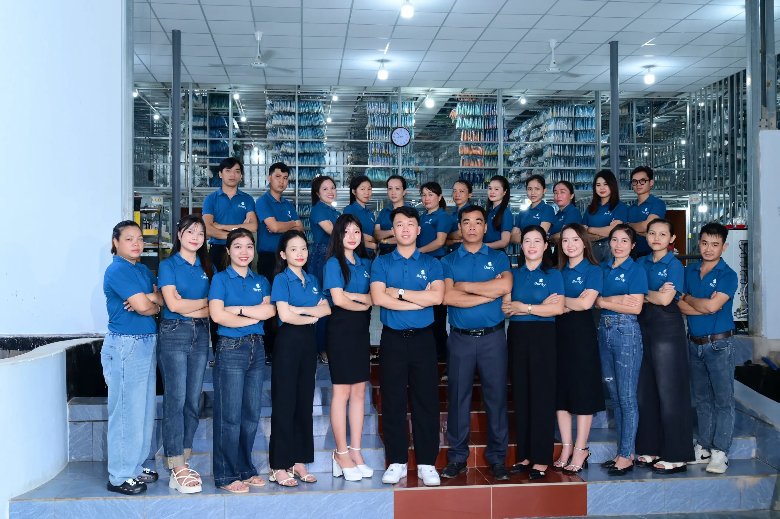 Đằng sau mỗi bộ đồ nhỏ là một đội ngũ đầy tâm huyết